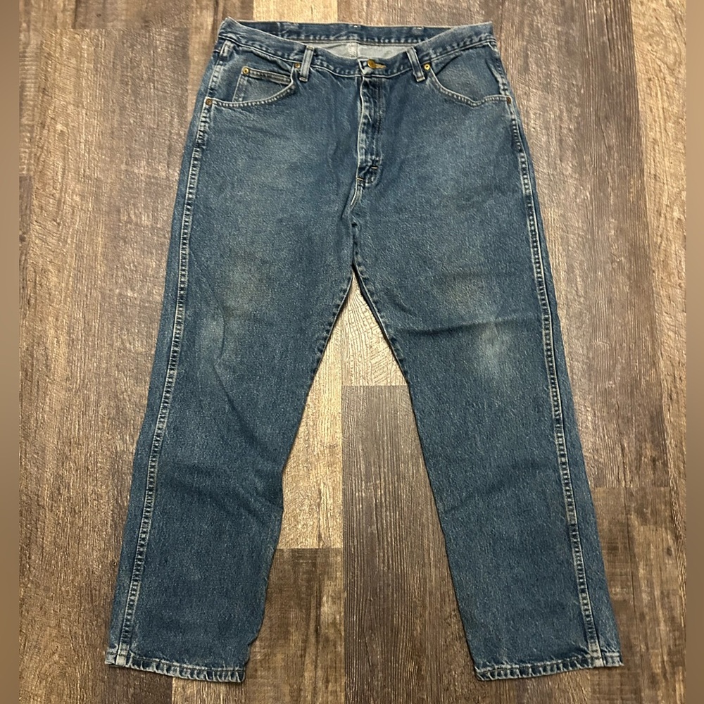 Wrangler Men’s Jeans 38x30 Classic Straight Leg Medium Wash Denim Casual